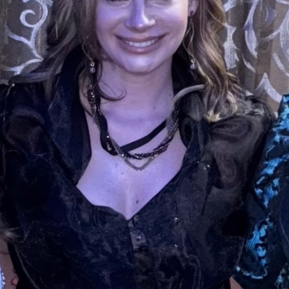 Elegant Black necklace with Chain Detail